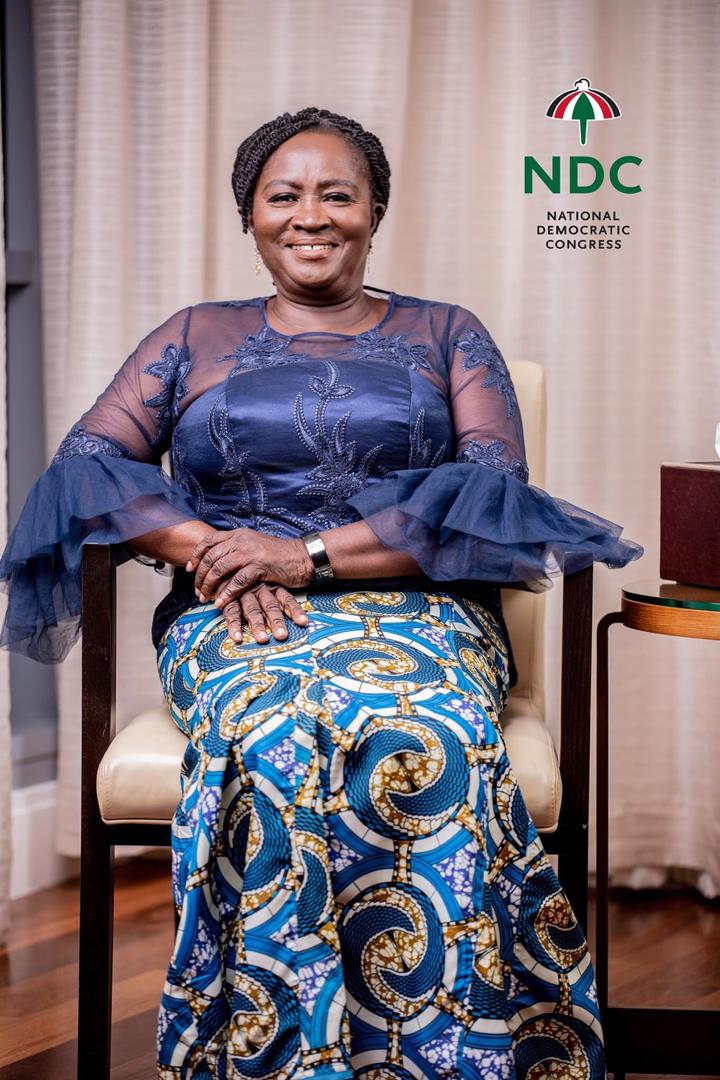 Julius_Logass's tweet photo. GOD GAVE HER TO GHANA https://t.co/pWnfcQZi90