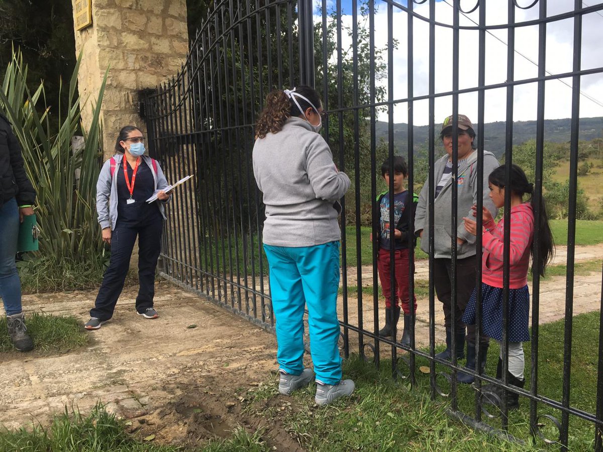 SSchapinero's tweet photo. El proyecto Creciendo en familia de @SSchapinero, en articulación con @SubRedNorte, realiza jornada de salud preventiva con la comunidad del barrio Verjón Bajo. ¡Unidos por la población rural de nuestra localidad! #IntegraciónEnTerritorio https://t.co/MoRPzzLuI5