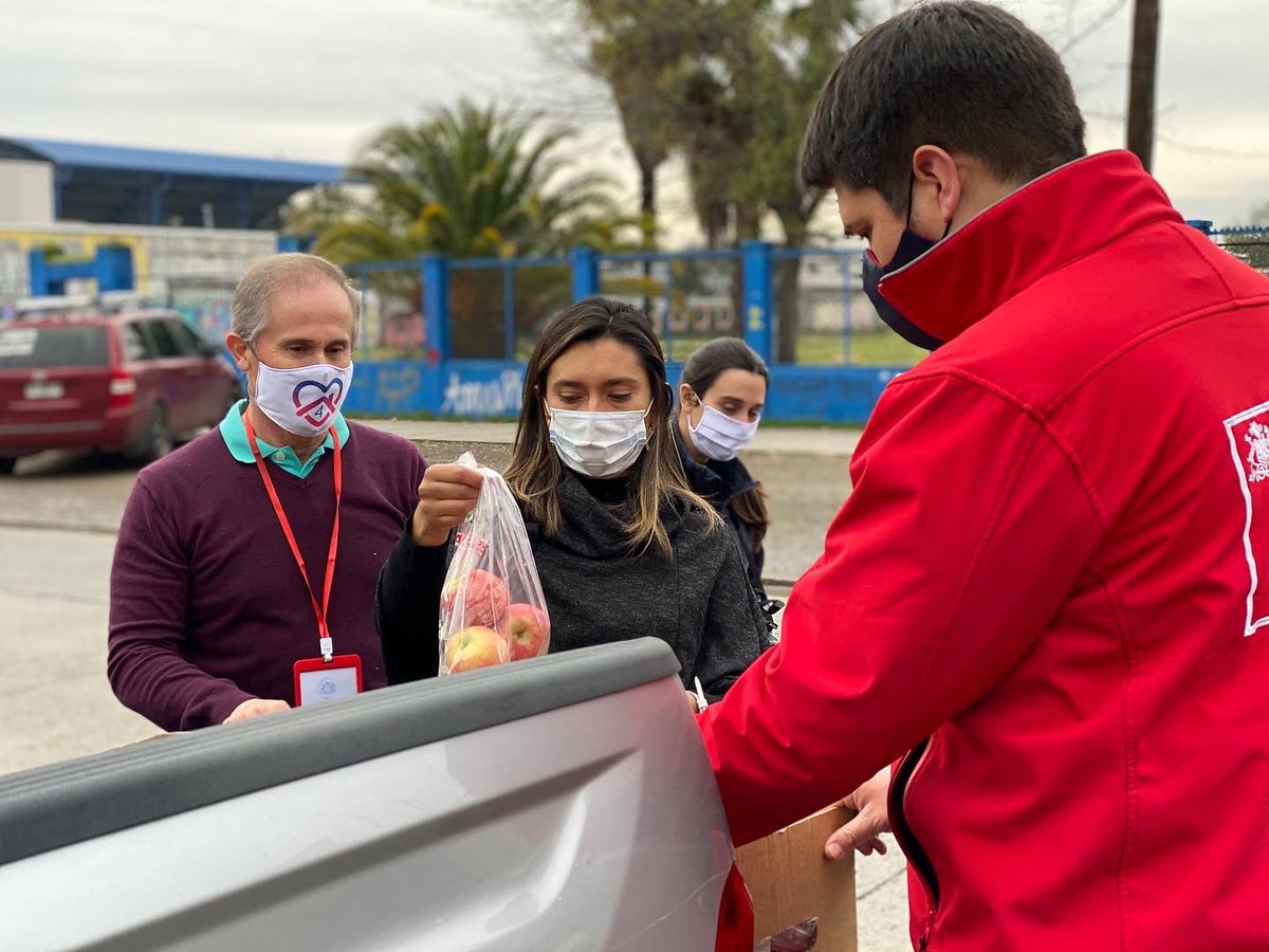 ¡Gracias <a href="/COPEFRUT/">Copefrut</a> 🍎🍏 ! Los albergues del #PlanInvierno recibieron una importante donación de manzanas por parte de #Copefrut. El gobernador <a href="/rgonzalezolave/">Roberto González Olave</a> valoró y agradeció la donación "Quiero dar las gracias a la empresa por estar al servicio de la comunidad”.