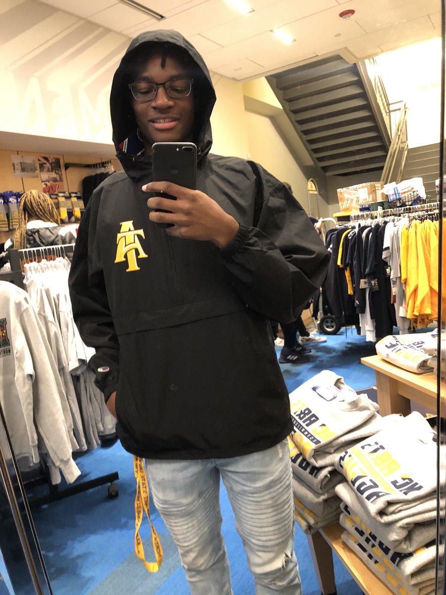 TheMissingKings's tweet photo. #WhosWhoAtNCAT
🥇 My name is Brandon
🥇NCAT 24
🥇I’m from Maryland
🥇My Major is Computer Science
🥇Committed to Track and Field for NCAT
🥇I’m very chill, like playing video games, meeting new people, and hangout with friends
🥇I’m open to meet new friends Hmu my ig @brandonnya https://t.co/fYQBlq2upf