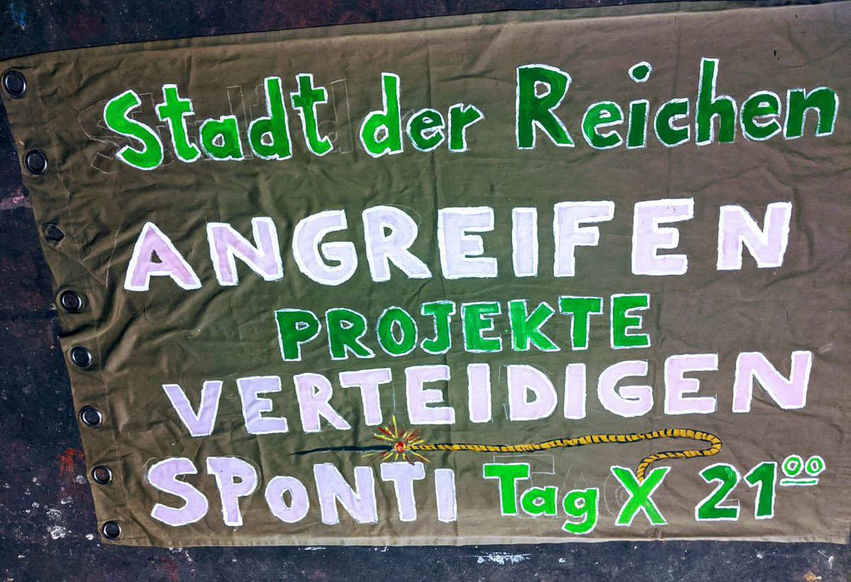 Wir rufen am #B0807 auf nicht zur Urteilsverkündung vor das Gericht zu kommen, sondern um 13 Uhr zur #Potse!
Dort wird es Musik, Kuchen und andere tolle Sachen geben.
Wir werden ein Räumungsurteil nicht hinnehmen und auch kein Gericht das ein solches erlässt.
#potsebleibt