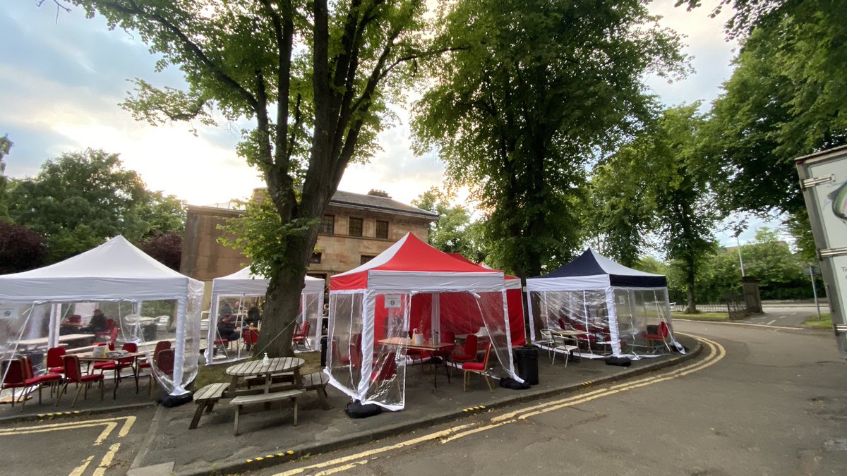 Urban camping ... beer tents ⁦<a href="/1051gwr/">1051 GWR</a>⁩ #Hyndland #monday