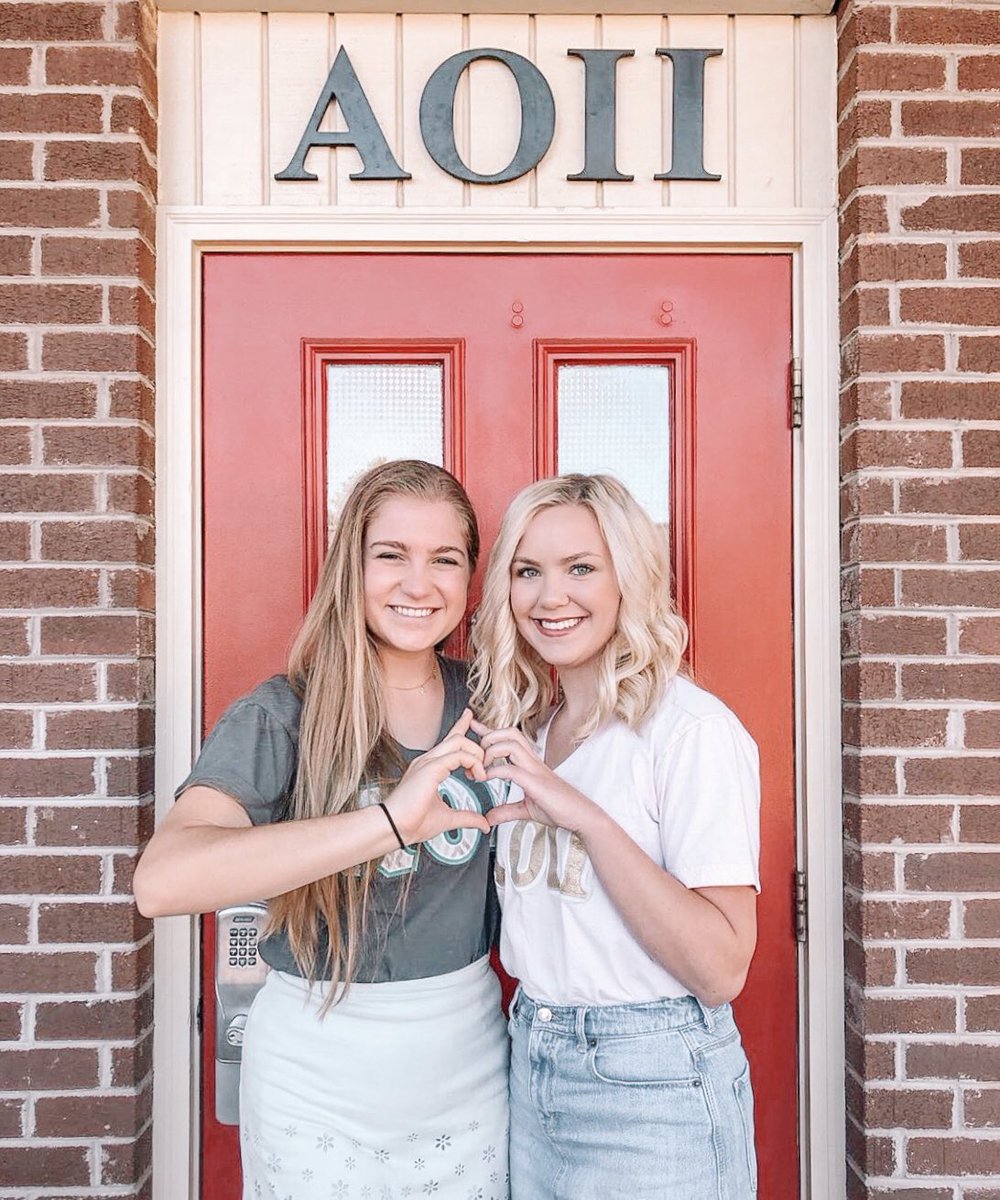 AOIIChiLambda's tweet image. Questions about AOII or Greek Life? Feel free to message us! 🌟❤️
