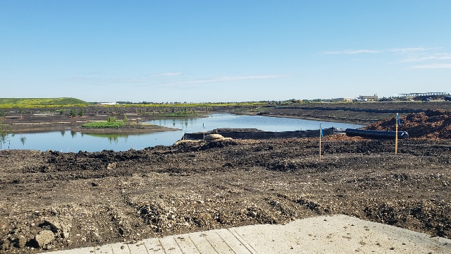 EdmKingsway's tweet photo. #5DaysofPositivity @EdmKingsway
@Blatchfordyeg Part 2!
Putting everything together! Energy One, the Lake and new play area coming along https://t.co/VwA6p705cR