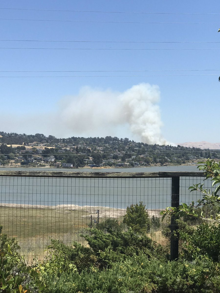 MsNReifert's tweet photo. #benicia #clocktowerfire from my backyard https://t.co/2lR6jpy5wN