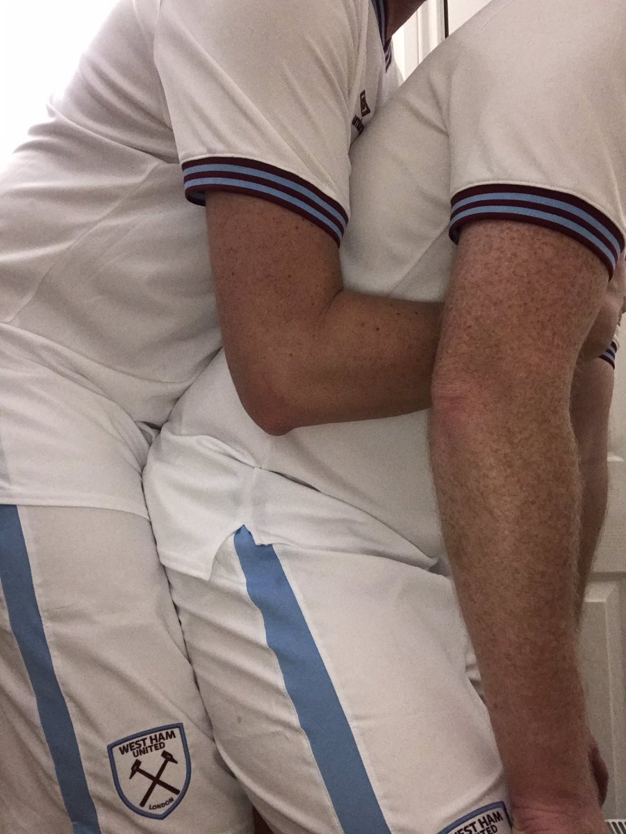 BlokeReading's tweet photo. Football is back!
#footylads #kitfun #gayguysinkit #kitsex #hotsoccerplayers #gaysoccerplayers https://t.co/xY9u06Baqn