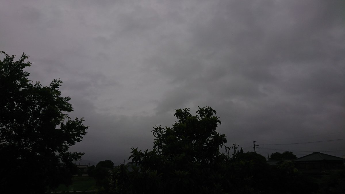 lunatic_tonbi's tweet photo. おはようございます(-_ゞ
#イマソラ #goodmorning #cloudy #rainsoon #humid #daybreak #dawn #thermometer #hygrometer #xperia #xperiaxzs #so03j
https://t.co/FbY2gdYprB https://t.co/Z10WPevNIr