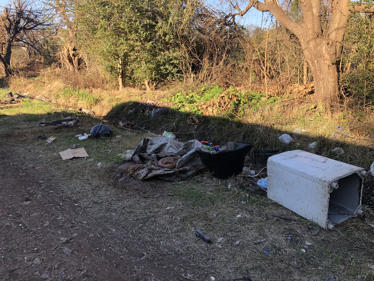 Piruvolpe's tweet photo. Vecinos del Barrio Las Quintas #VillaAstolfi Decimos #NoAlBasural que se está formando en Lago Fagnano y Mendoza @FedericoAchaval @pilaradiario https://t.co/1dsz3Bl41y