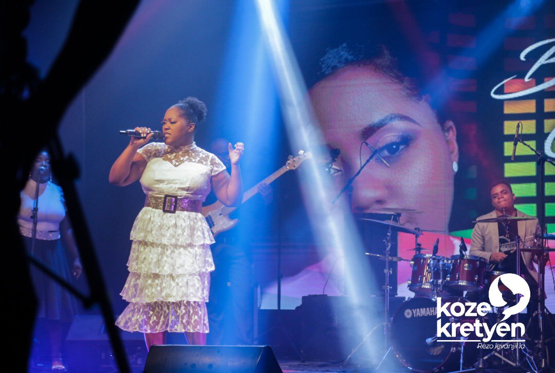 KozeKretyen's tweet photo. Have you seen @Barbaracassa singing through the color lights last night? 

See the artist differently in these brand new shots from her concert. 

#KozeKretyen 📸  
#Renouveau https://t.co/ZVUyp9HsYo