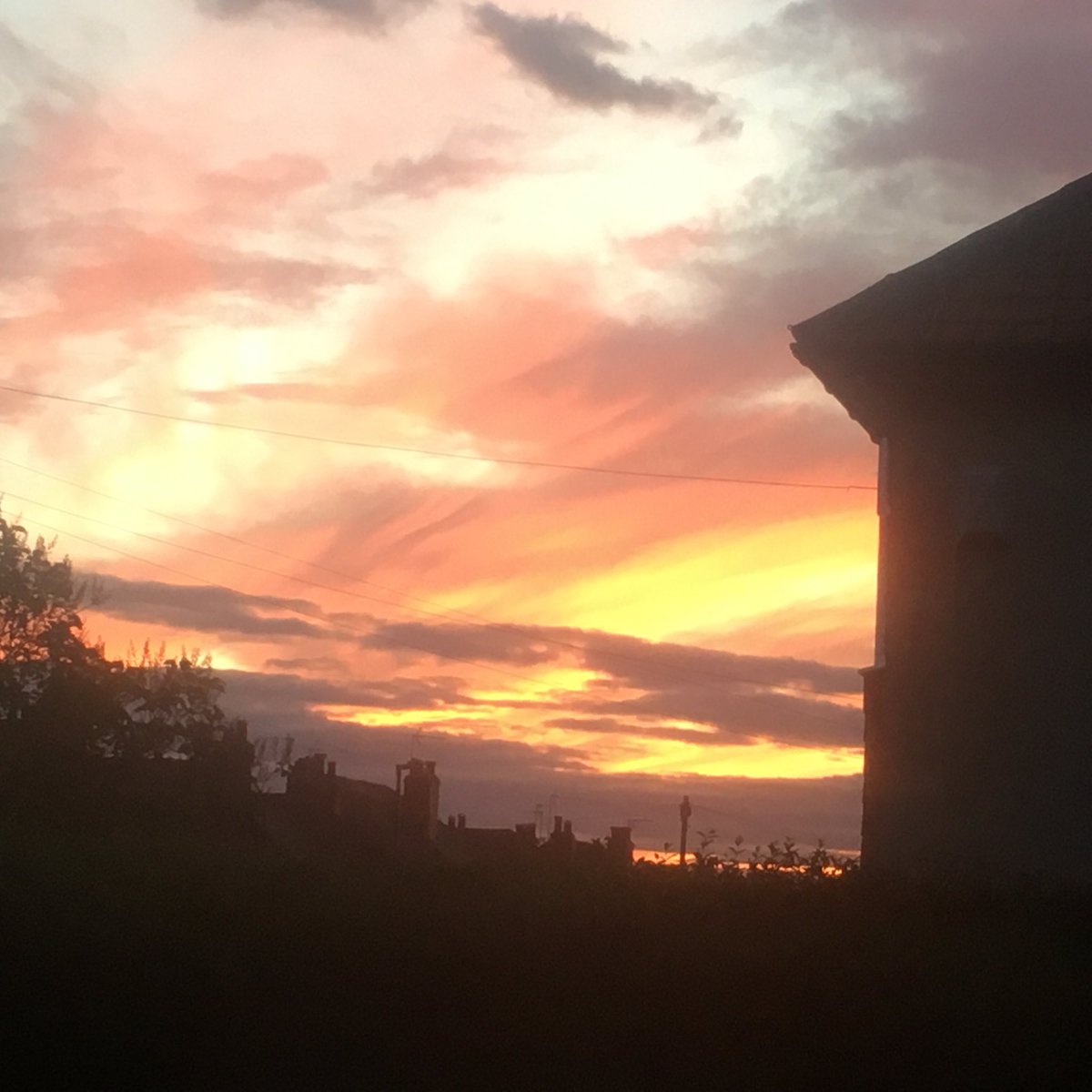 AnneSaxon1's tweet photo. Beautiful sky, this evening. https://t.co/656DpG918F