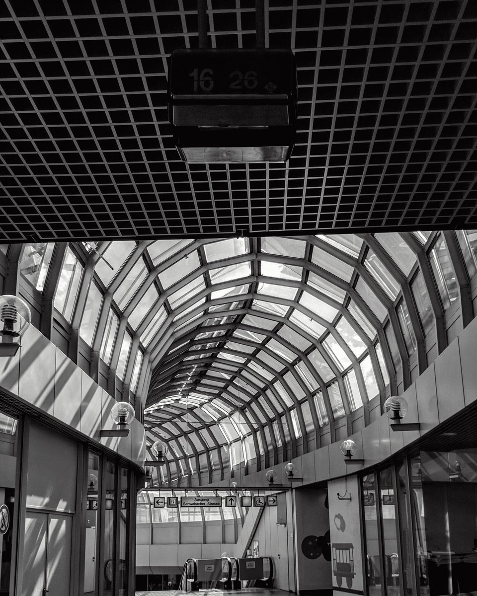 augsburg_born's tweet photo. Halb fünf.
#lostplacesgermany #lostplaces #abandonedplaces #abandoned #shoppingmall #schwarzweiss #blackandwhite #einkaufszentrum #verlasseneorte #verlassen #glas #glassarchitecture #fotografie #photography #flipclock #leer #gruselig #cityphotography #mall #ubex #urbanexploration https://t.co/SfxsTxE4H5