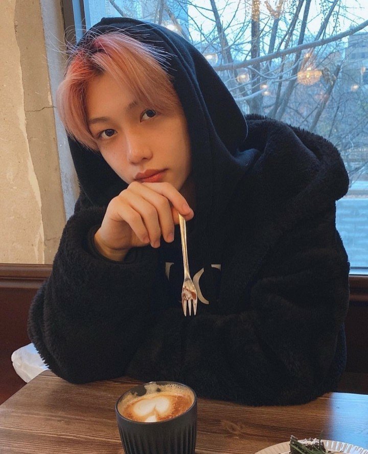 glowdimple's tweet photo. Como creo yo que sería noviar con Lee Felix ; A THREAD https://t.co/NywG7Ba1Jt