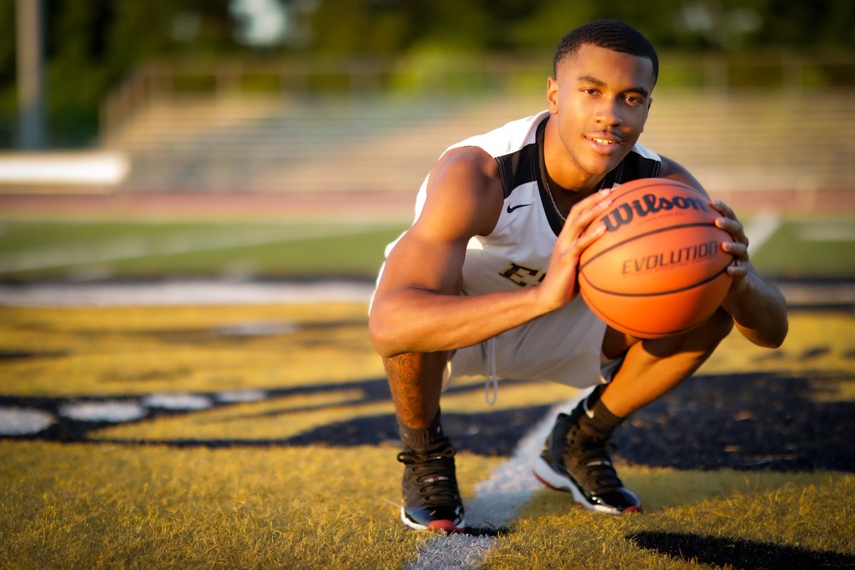 cosavvv's tweet photo. #whoswhoofGSU
✔️Corey
✔️Reserve, Louisiana 
✔️#Gramfam24
✔️Engineering Technology 
✔️I hoop and run track but cool asf hmu https://t.co/RzEDlh3jQl