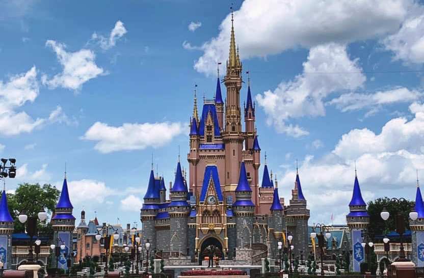 MawPawMedia's tweet photo. Cinderella Castle is showing off her new look. 🏰💖 What do you think of the new colors?
•
•
#waltdisneyworld #magickingdom #cinderellacastle #newlook #disney #castle #wdw #disneymagic #centralflorida #florida #disneyreopening #centerofmagic https://t.co/vvyHkstFuW