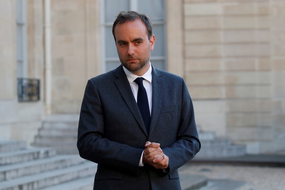 la1ere's tweet image. Sébastien Lecornu, nouveau ministre des Outre-mer : quelles réactions Outre-mer ?
la1ere.francetvinfo.fr/sebastien-leco…