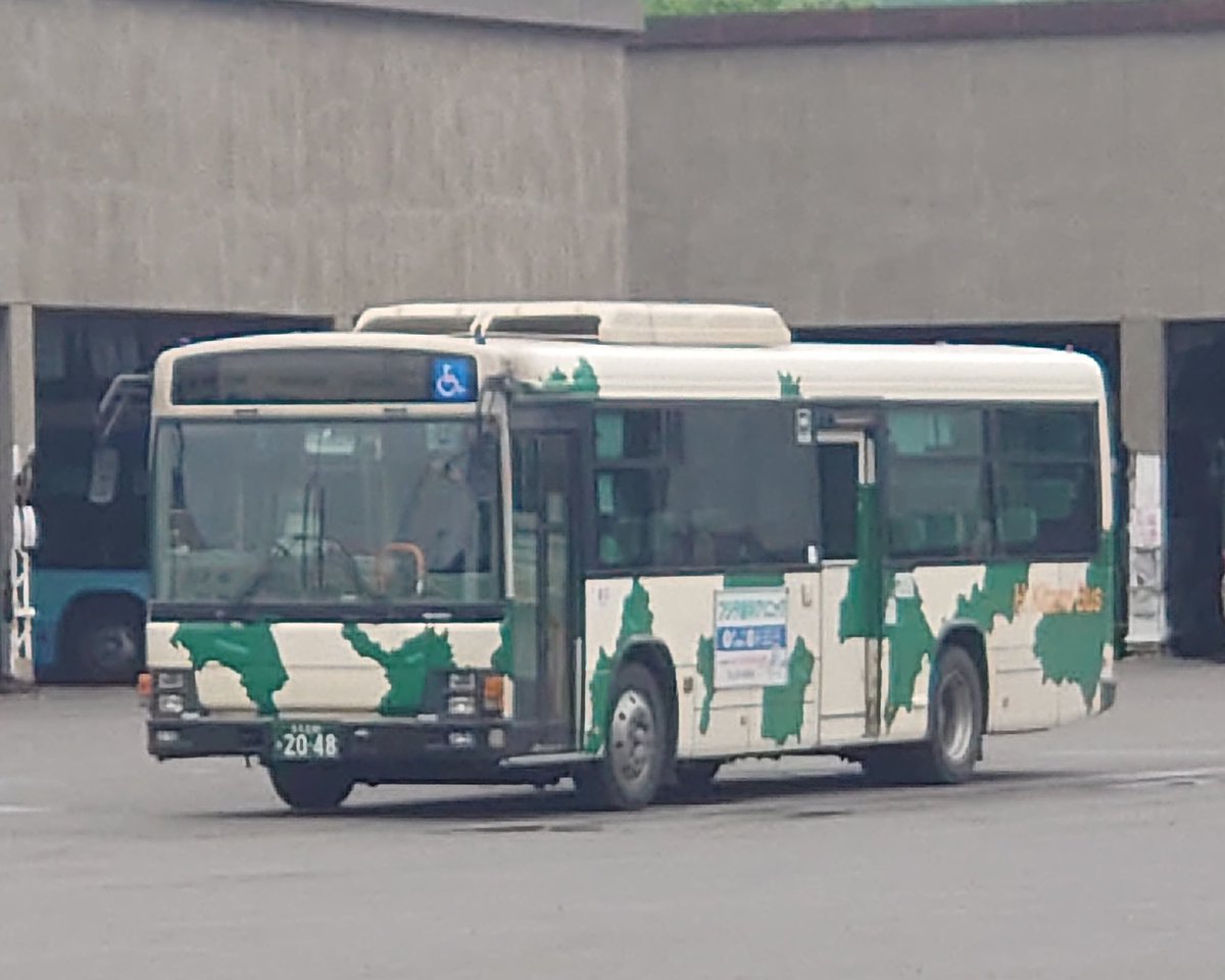 金色逸太郎 コンジキイツタロウ 北海道北見バス車両について 遠軽に移籍した 北見230あ2128 と本社にある自社発注 北見230あ48 は 年式は同じだが 長さは違う