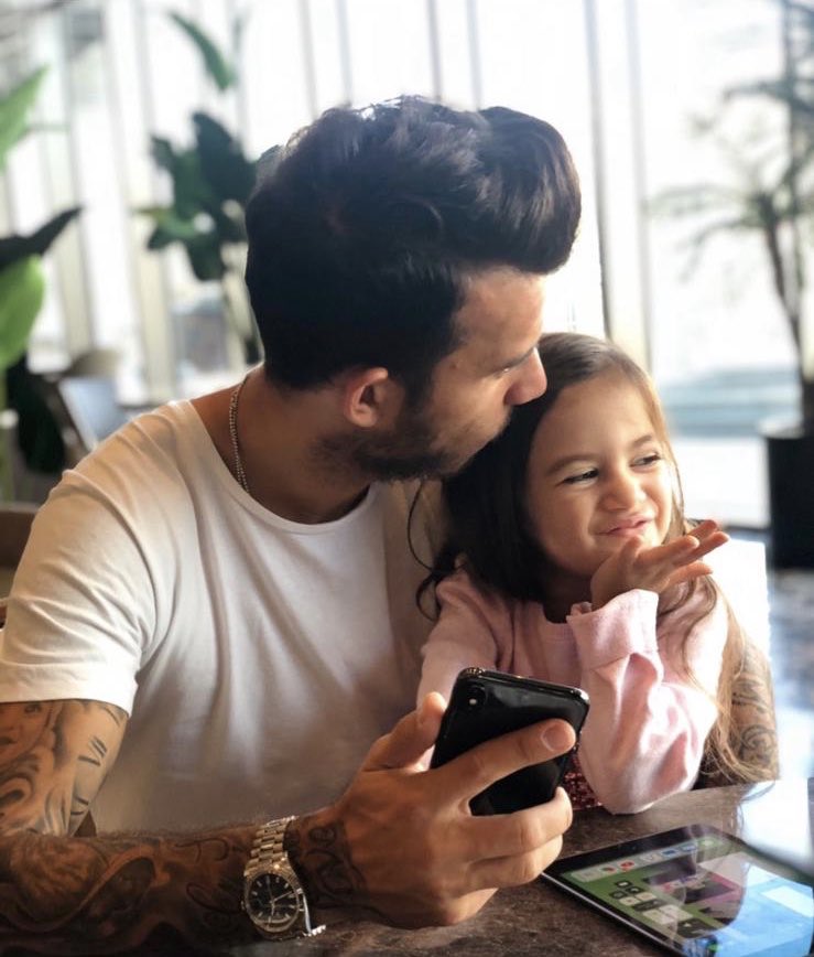 22gry_sym's tweet photo. Bugün senin doğum günün canım kızım..🎂Sağlıklı,huzurlu,mutlu uzun yılların olsun Aşkım benim.Nice mutlu senelere seni çook seviyorum güzel kızım❤️iyi ki doğdun❤️ https://t.co/JHxr8bG4Sa
