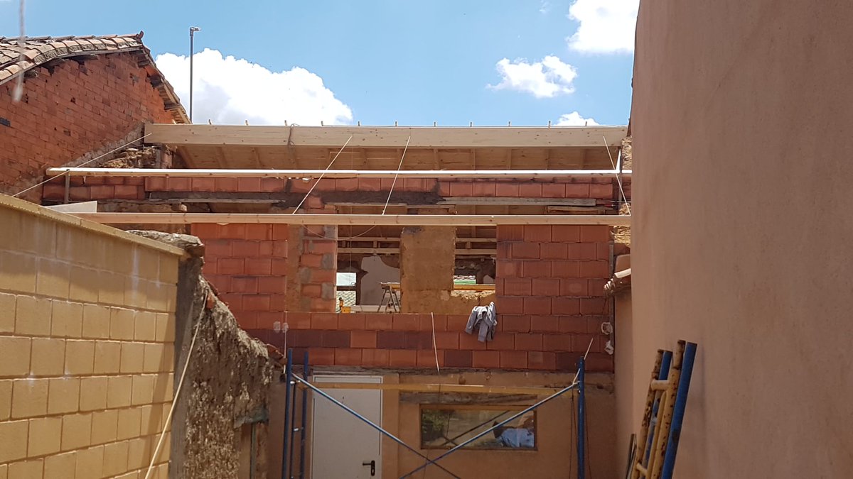 ReformasArias's tweet photo. Estamos realizando la reforma completa de un tejado https://t.co/p1eK3YdqXP