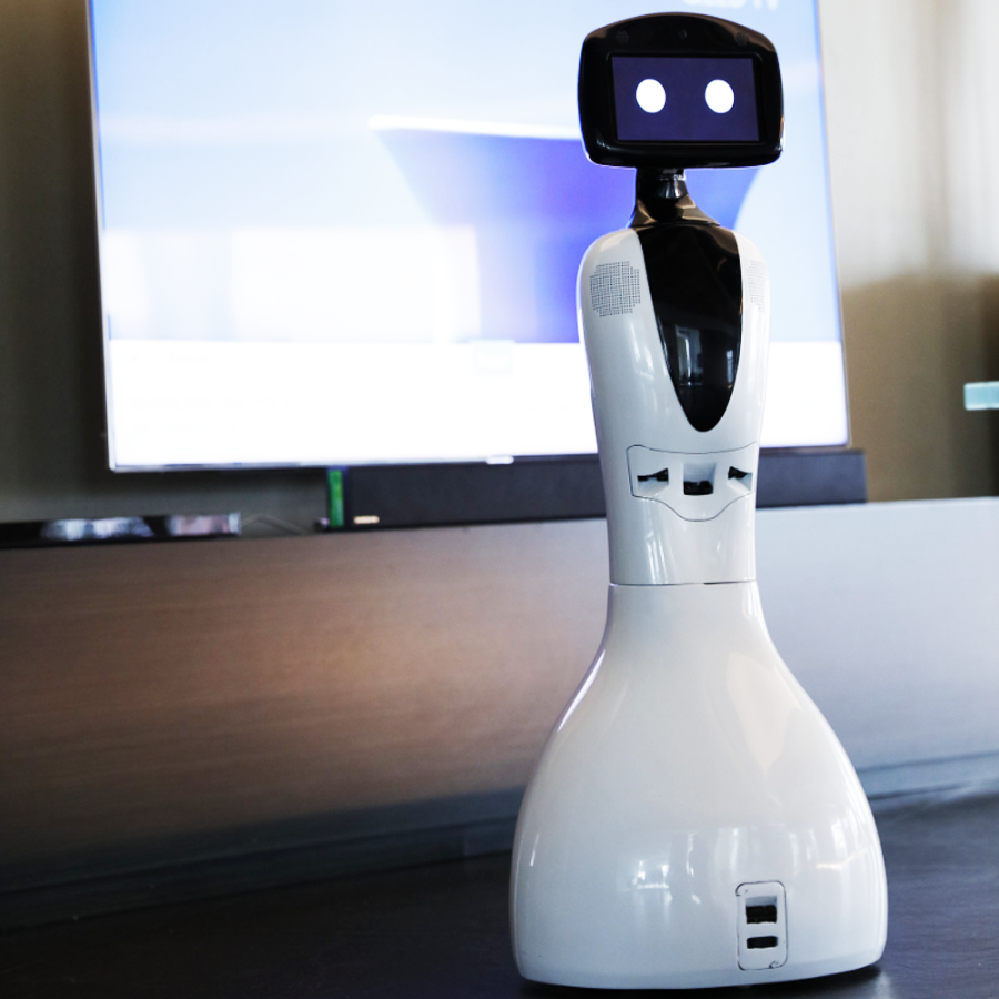 VertigoPolitico's tweet photo. #BuenasNoticias | Una firma de ingenieros mexicanos creó el #RoomieBot, capaz de medir la temperatura y oxígeno en la sangre para identificar síntomas de #Covid19 en pacientes. Se encuentra en operación en entidades bancarias, supermercados y próximamente en hospitales públicos. https://t.co/Df9aP2IAcY
