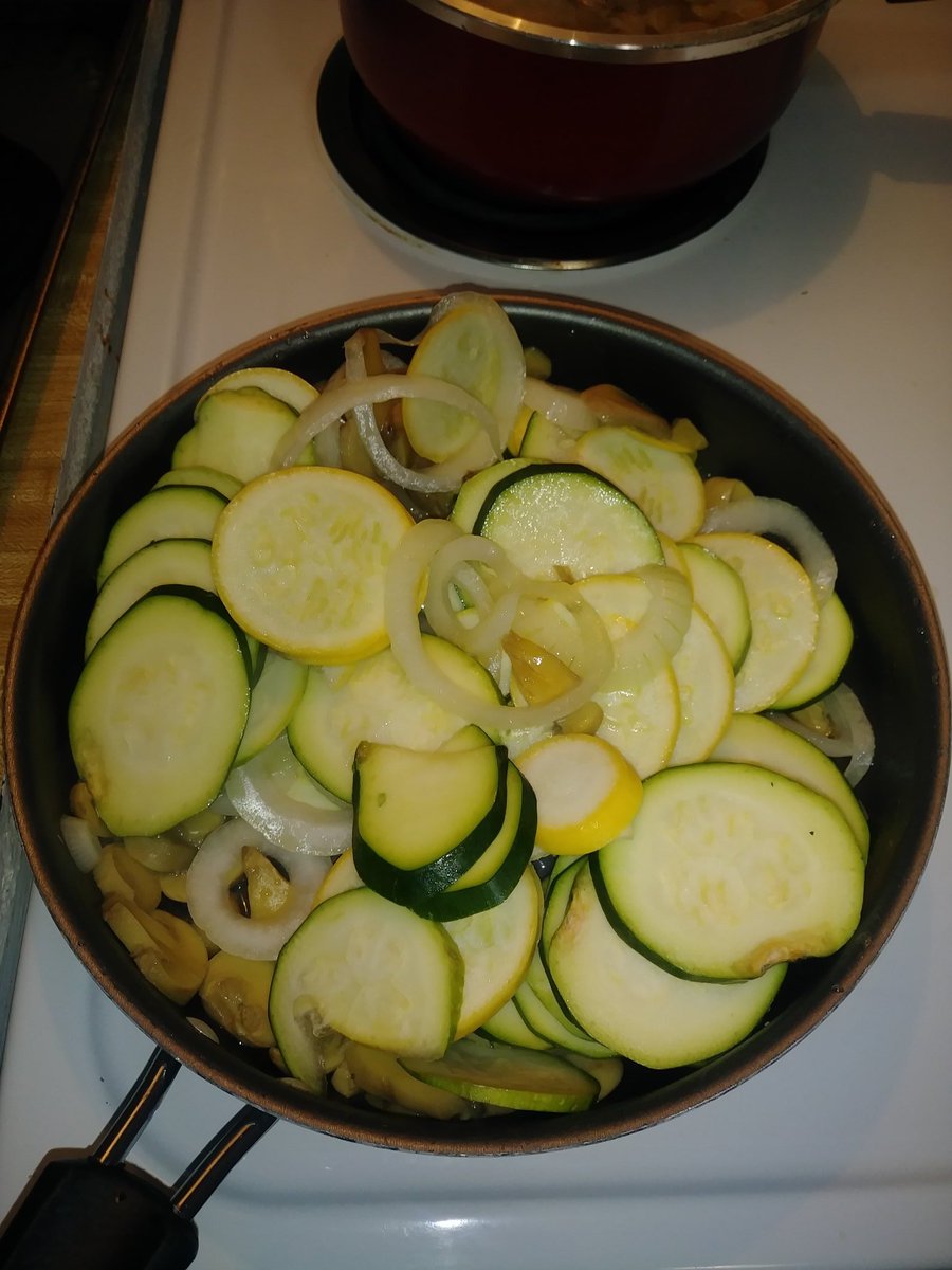 kittygalore1's tweet photo. Dinner tonight
Grilled oven baked chicken
Zucchini Squash Onions and Mushrooms
Butter Beans and Turkey Ham https://t.co/LKrrMWvnDO