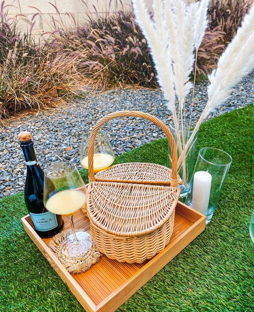 PicnicsbyPC's tweet photo. Who said mimosas are only for the morning? A simple but special mini picnic set up! Book with us today using the website in our bio ✨🤍
#picnics #picnicbypc #california #passionatelycreated #minipicnic #datenight #girlsnight https://t.co/Y27a7Lc2LQ