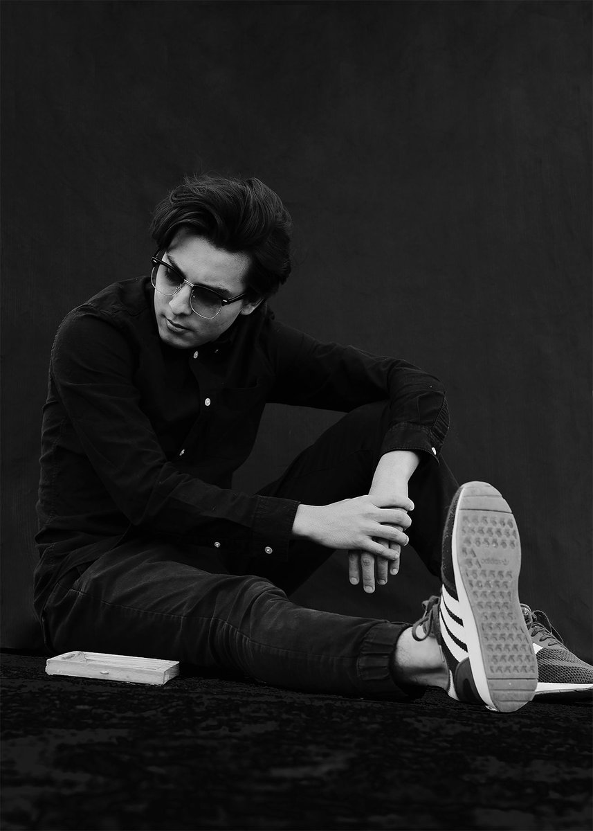 revistafreim's tweet photo. ¡🔺Paren todo 📢🔻! "Diamante" el nuevo sencillo de @EdwickJohnMusic no podrás dejar de escucharlo.
https://t.co/suH1uOBTV9 https://t.co/9YEI1MxefT