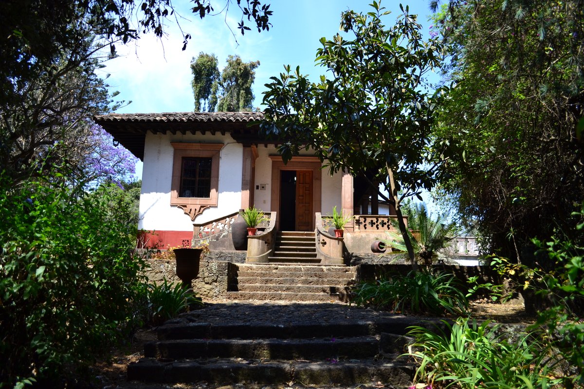 elcedram's tweet photo. Nuestra casa es su casa. Esperamos poder recibirlos por aquí pronto de nuevo... #CEDRAM #Pátzcuaro #Teatro #Arte #Actuación https://t.co/AzqREE6Kwz