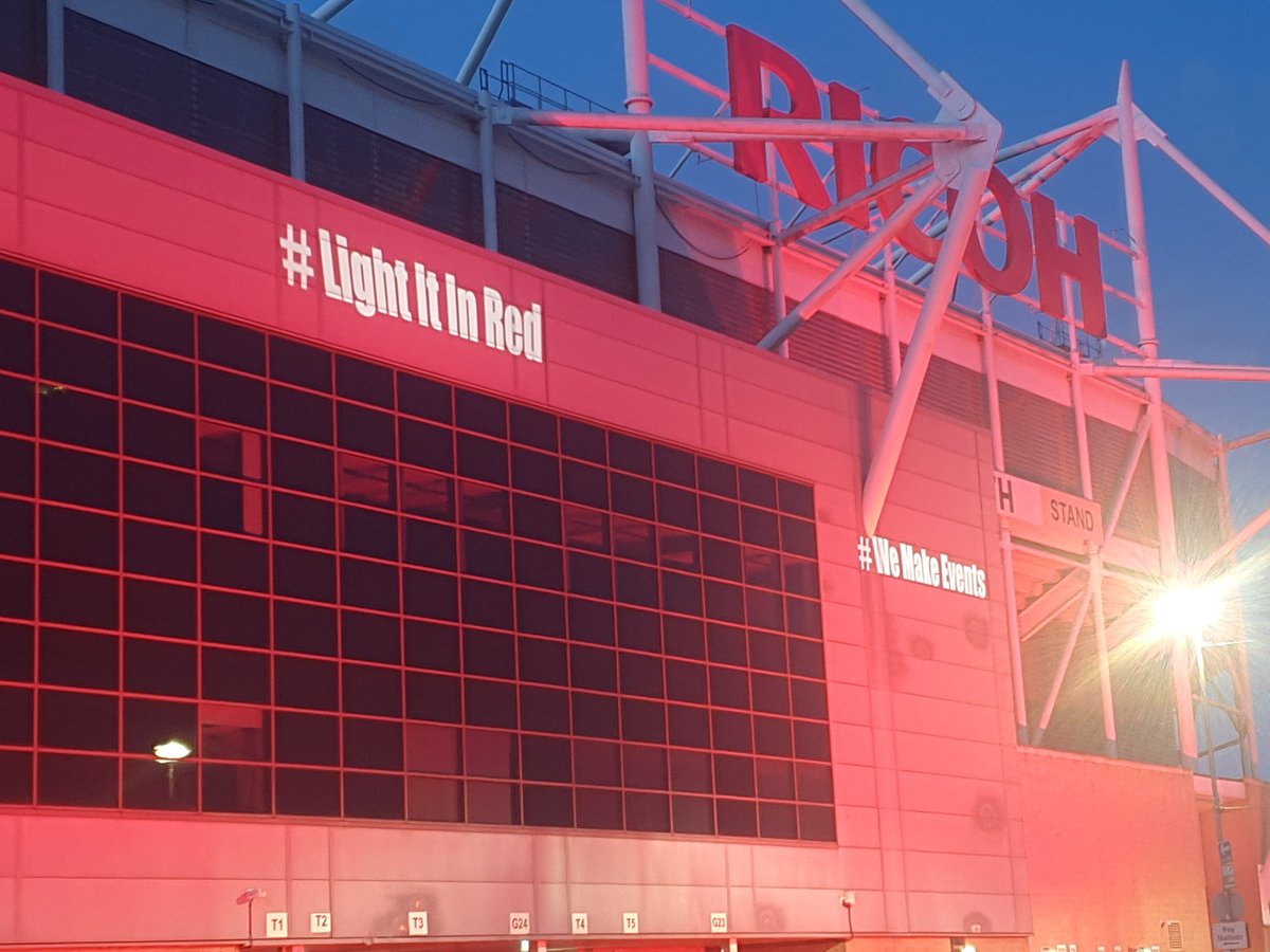 Vikingprods's tweet photo. We lit the #ricoharena in Red #WeMakeEvents #pspav #projectedimage https://t.co/XJE4hVDM1G