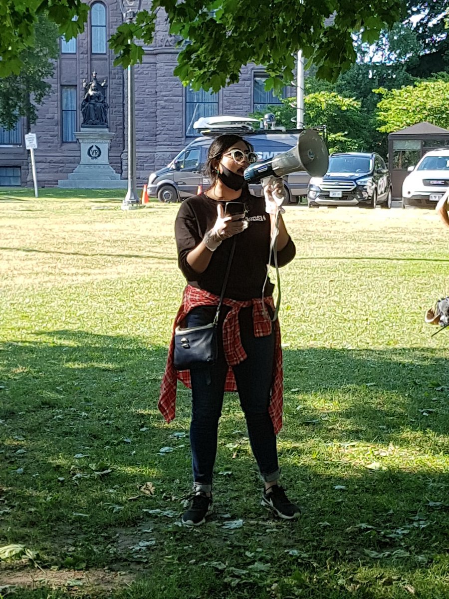 An East York tenant organizer now talking about inequities in how  #Covid is affecting different neighbourhoods, causing racialized working class neighbourhoods to have much higher case levels, partly due to inadequate housing.  #onpoli  #housing