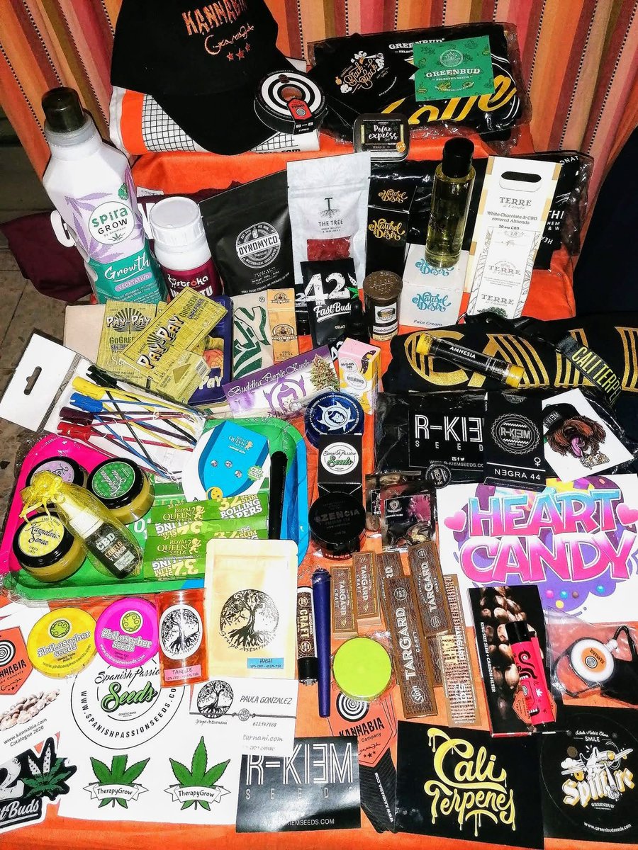 CannaWoman_IntF's tweet photo. Somos @CannaWoman_esp,un grupo de Mujeres unidas por el #cannabis.La meta de nuestra #UniónCannábica es la lucha por la #libertad #legalización y #autocultivo del Cannabis🌱Para ello preparamos este #SorteoCannawoman_esp arropadas por un gran grupo de 
empresas del sector.
👇👇 https://t.co/B9AYMnuSOP