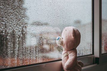 BreaderElla's tweet photo. When you have to deal with an ugly jouch in your cabin that people keep coming over to kiss on https://t.co/JLwJIU6HmV