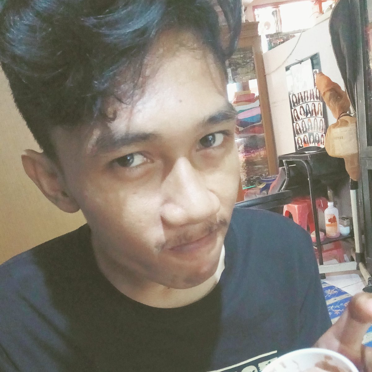 Haris_dwe's tweet photo. Senyumin gaesss https://t.co/We2JP5CJlc