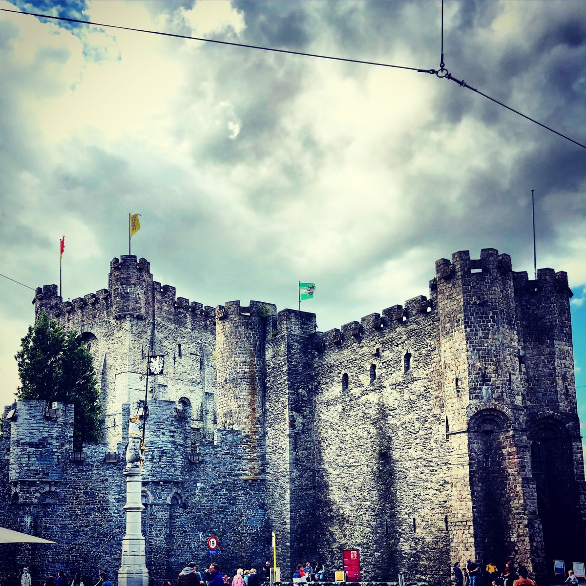bartvermandere's tweet photo. Als straks het #TimeCastle #toegankelijk wordt tot op het dak van de donjon, heeft dit te maken met een goede formulering in de #projectdefinitie van de #openoproep @AtelierBWMSTR en het antwoord van het winnend #ontwerpteam https://t.co/4jkq8RSxJS