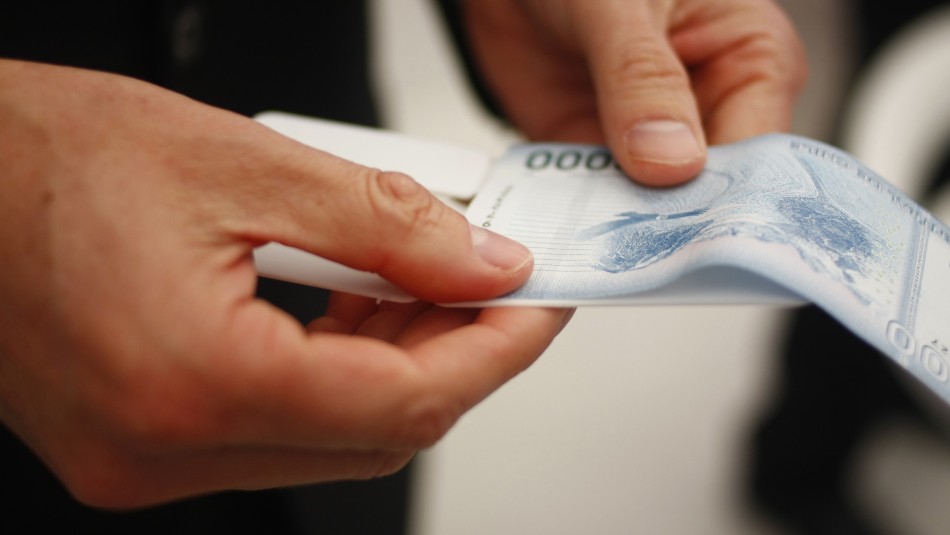 Comisión de Constitución de la Cámara aprueba idea de legislar proyecto para retirar fondos de las AFP  

Sigue el minuto a minuto acá: bit.ly/2ZFjRJL