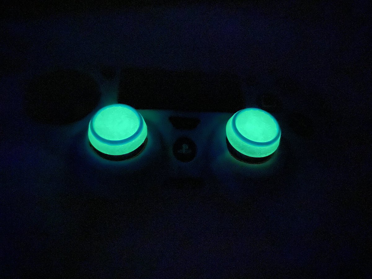 SAS_Assassins's tweet photo. We are partnered with @FadeGrips who supplied these spooky Glow Grips! 👻 And the controller skin that you can’t see. Lol. 🙈 Check them out on the link below. Follow or join us too and message us for a cheeky 20% discount code. 😉

https://t.co/yuFN2RZQrr https://t.co/lZzTAtXJSZ