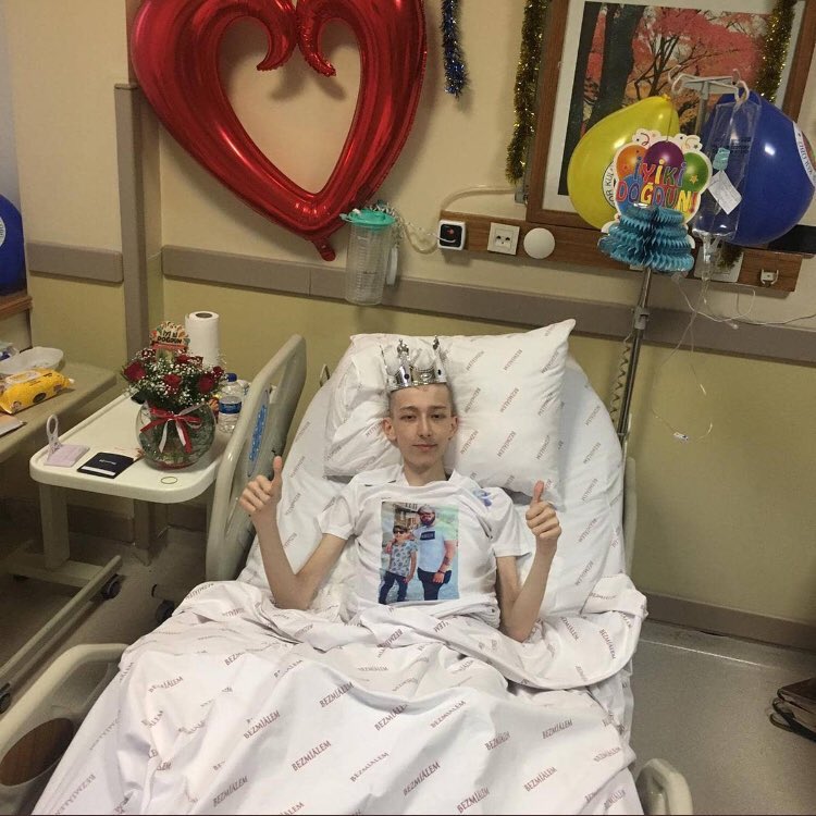 <a href="/sputnik_TR/">Sputnik Türkiye</a> Uday Efaloğlu(17) "Metastatik Kolerektal Kanseri" olarak tanımlandı.Türkiye’de ilk dünyada 4. vaka. Ailesi ve sevenleri maddi yardım topluyor. Paylaşarak bile sesimizi duyurmamıza yardımcı olmuş olursunuz.
Abisi ERDEM EFALOĞLU- 0538 970 70 31  Udaya sesolun #udayasesol