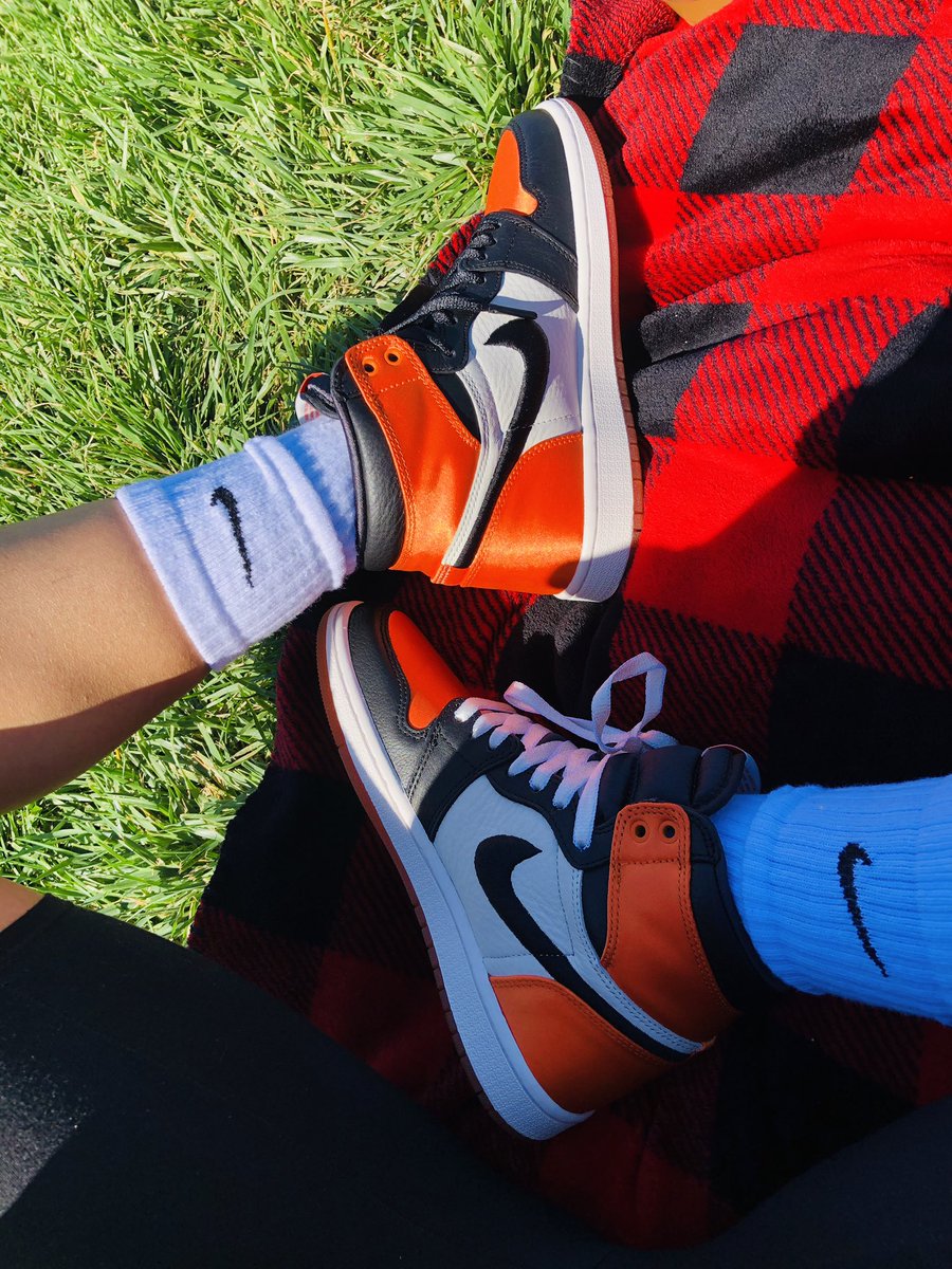 pl3asurep's tweet photo. About yesterday... Satin SBBs π€π§‘π #chicksonfire #sunbae #Summer2020 #SNKRS https://t.co/bkHbqAZf0A