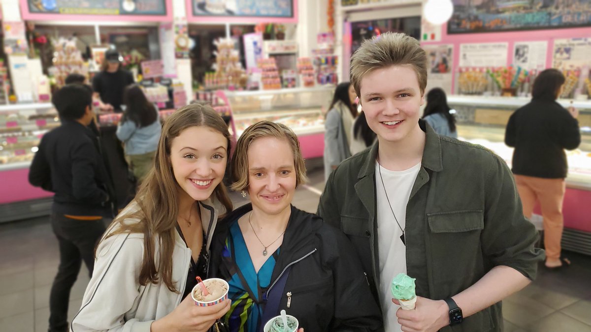 Ruth Hill | Story-Driven Social Media Marketer tweet media