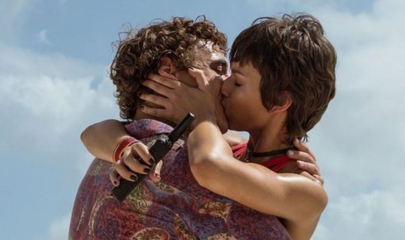 Bouchareb05's tweet photo. Kiss Me. 🇫🇷🇪🇸🇺🇸🇹🇷 @NetflixFR #PlanCoeur #SabrinaOuazani #Charlotte #TomDingler #Matthieu #OneChicago #StellaKidd #KellySeveride  #LaCasaDePapel #ÚrsulaCorberó #Tokio #MiguelHerrán #Rio #SevdaErginci #ZeynepYilmaz @OnurT_ #AlihanTaşdemir #InternationalKissingDay #MondayMotivation https://t.co/QeHuKHLoQU