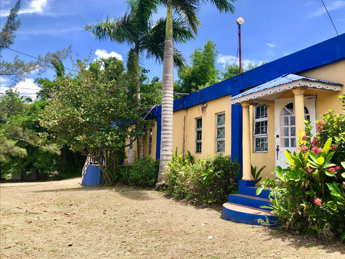 SarahOttey's tweet photo. PROPERTY FEATURE: Prime Commercial Building in Catherine Hall, Montego Bay - For Lease - https://t.co/mqb60I7WVS https://t.co/YnFv1mVTcq