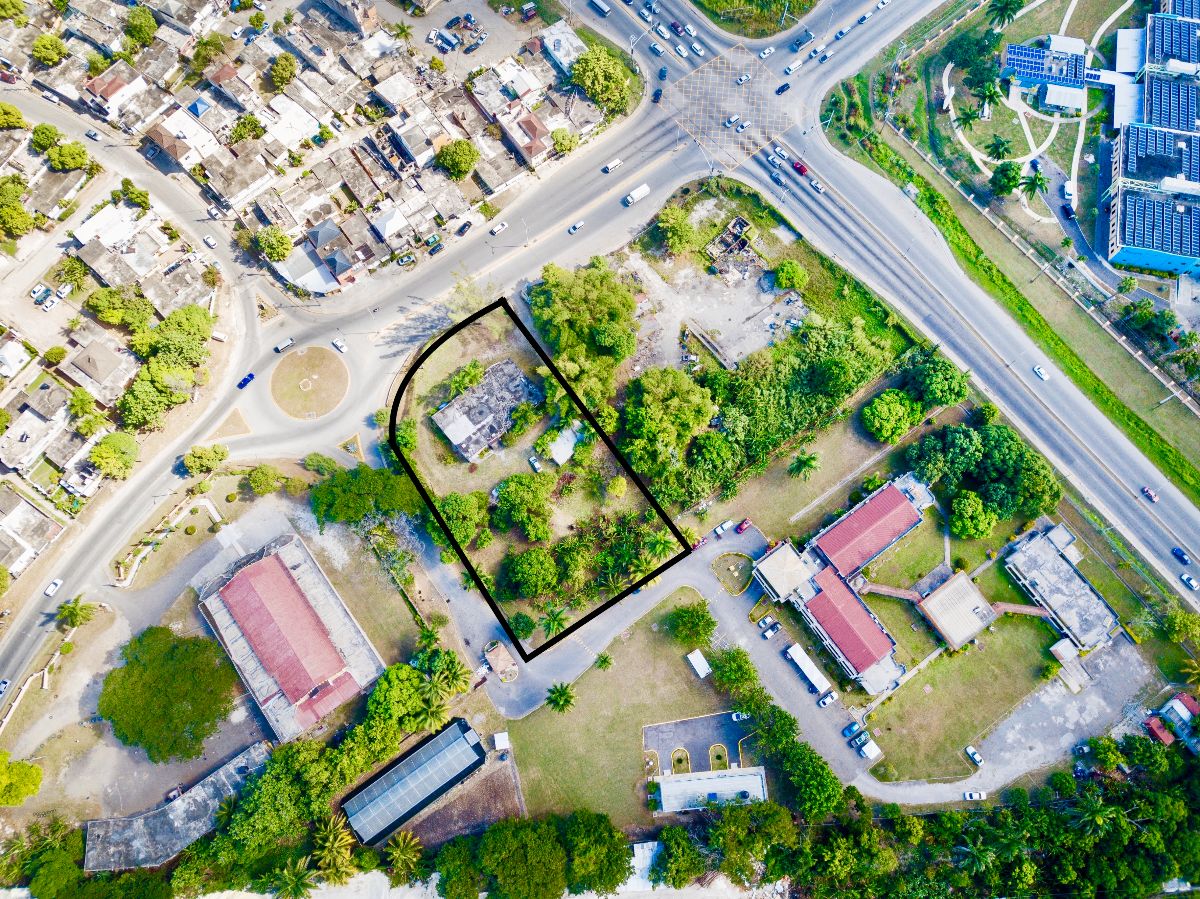 SarahOttey's tweet photo. PROPERTY FEATURE: Prime Commercial Building in Catherine Hall, Montego Bay - For Lease - https://t.co/mqb60I7WVS https://t.co/YnFv1mVTcq