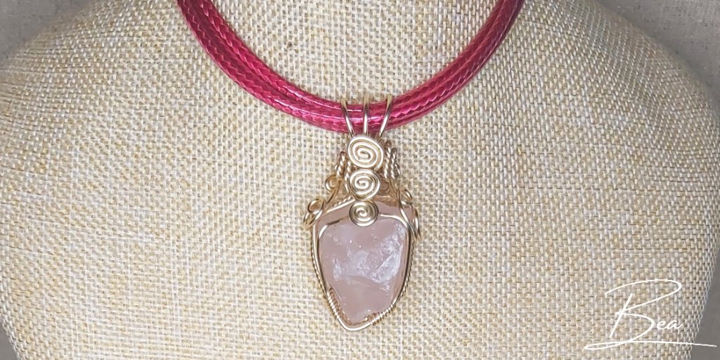 CreacionesBea's tweet photo. Sabias que el Cuarzo Rosa es la piedra del amor incondicional y la paz infinita...
Llévalo siempre contigo en este hermoso collar, luciendo radiante y llena de paz y amor.
📌Síguenos en Instagram @creacionesbeapty
📞+507 6830-0065
#accesorios #accesoriospanama #modapanama https://t.co/6NFouQ9PC4