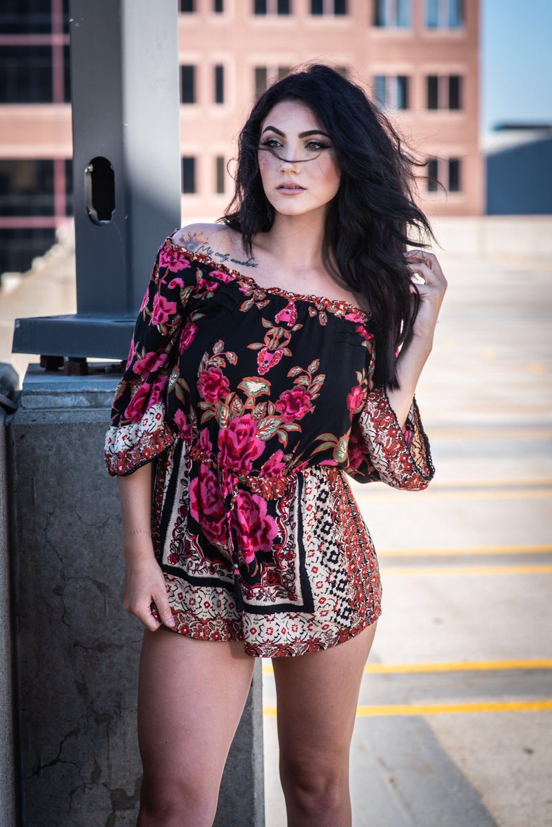 target_care's tweet photo. 📸 @andybalasphotos
💄brands used: @wetnwildbeauty @elfcosmetics @toofaced @tartecosmetics @lunarangellashes
#camo #photoshoot #aspiringmodel #mua #nwohio #toledohio #model #spacejam #longlegs #darkhair #tol #wetnwildbeauty #elfcosmetics #toofacedcosmetics #zalahairextensions https://t.co/Jt3aYyf1eC