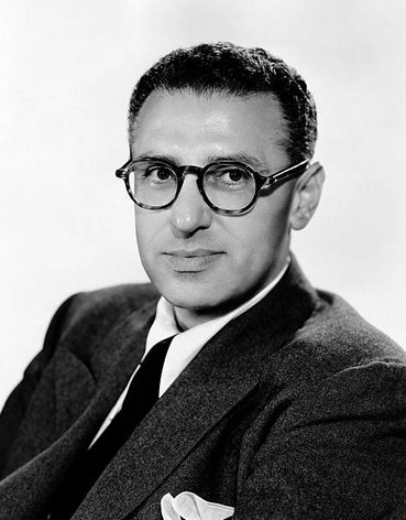  #Efemérides  #TalDíaComoHoy  #OnThisDay  #BOTD  #Filmmaker  #GeorgeCukorHilo de 45 tweets.1899.Hoy, 7 de julio, nacía George Dewey Cukor, GEORGE CUKOR (f. 1983), director de cine.