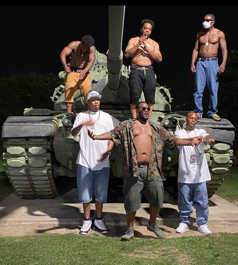 esgworld's tweet photo. #3BricksVideo on the way #Nugggaaa oh yea I stole a tank #NoMasterap #MasterE Iโm bout to paint this hoe candy blue ๐
๐พโโ๏ธ#TheUmbrella #SUCMG โ๏ธ๐๐ @slim_reed_gcc_ @gcc_337 @gcc_keim ๐คท๐พโโ๏ธ๐ฟ @dgreenfilmz https://t.co/HNkSjzTIJA