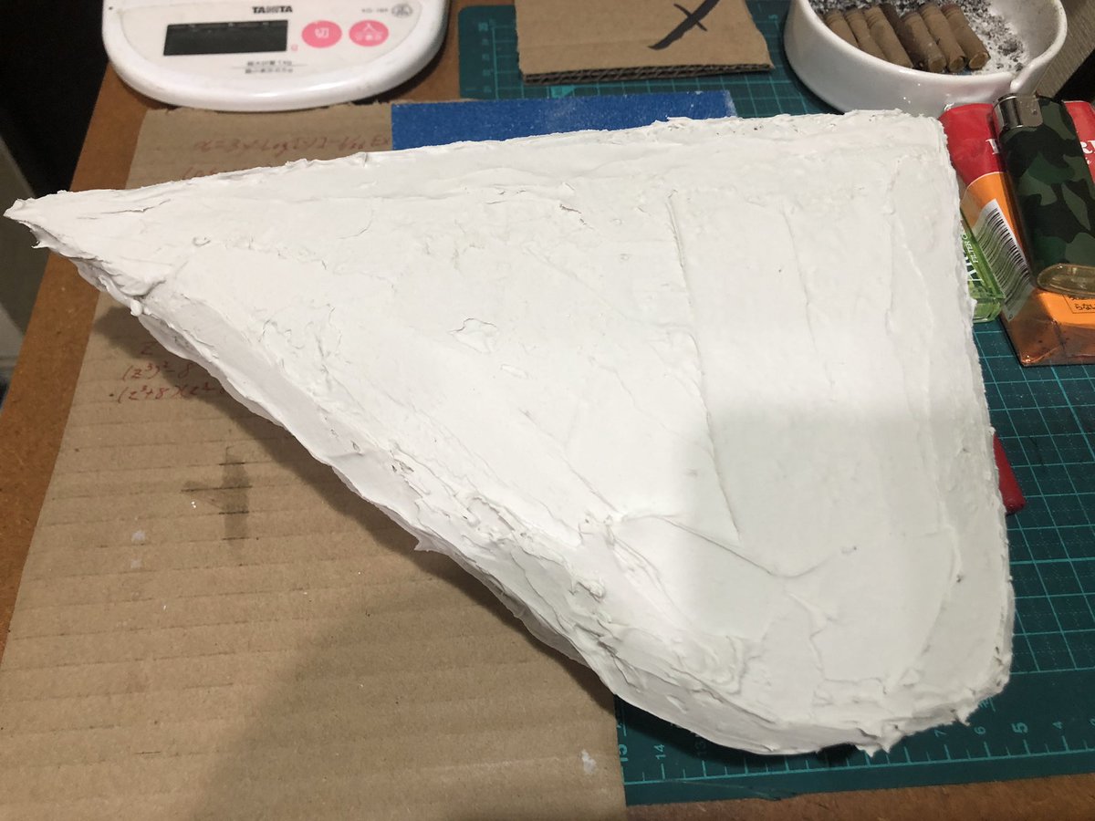 TTokita3's tweet photo. ボトムブラケットボックス製作 3〜5日目

パテ盛り・サンド掛け×3〜4回
↓
ゲルコート塗り・サンド掛け×3回
まだ荒削りだからもう少し整えて
サフ塗ったら型作り終了！

#DIY #トライアスロン #FELT #FELTIA #カーボンパーツ https://t.co/xEJPrt9Kj2