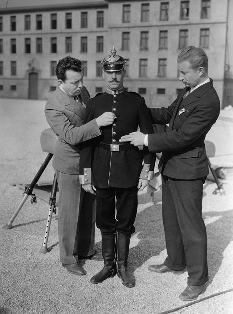 Su habilidad como director de actores y su dominio de la técnica comenzaron a forjarse allí.En 1929 se muda a Los Ángeles, y se convirtió en el director de diálogos de “All Quiet on the Western Front” (1930, de Lewis Milestone).George Cukor comenzó su trayectoria