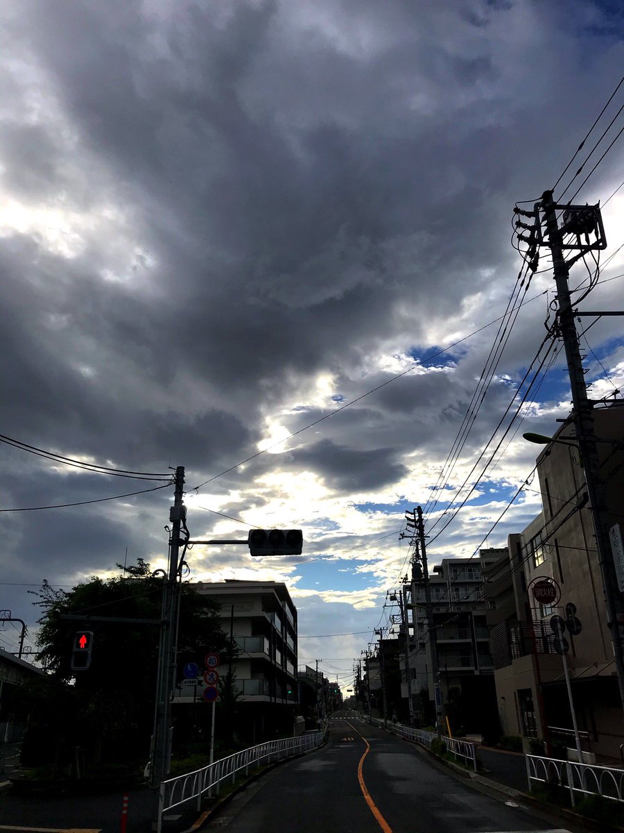 the_4dimension's tweet image. おはようございます😃

なかなかスカッと晴れないですね。
僕は傘をよく忘れるので微妙な日は、なるべく持って行かないです。

#今日の積み上げ 
🔸Vue.js Udemy

あと何回かで、#vuejs から #vuecli という項目に入るのですが、何者なのか？
やっぱり傘いるかな？
#駆け出しエンジニアとつながりたい