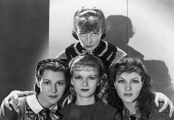 Harlow, Wallace Beery y Marie Dressler.A este éxito le siguió “Little Women” (1933), basada en la novela de Louisa May Alcott, con Katharine Hepburn, Bennett, Jean Parker y F. Dee.Fue éxito de taquilla y le valió a Cukor su primera nominación al Óscar como Mejor director.