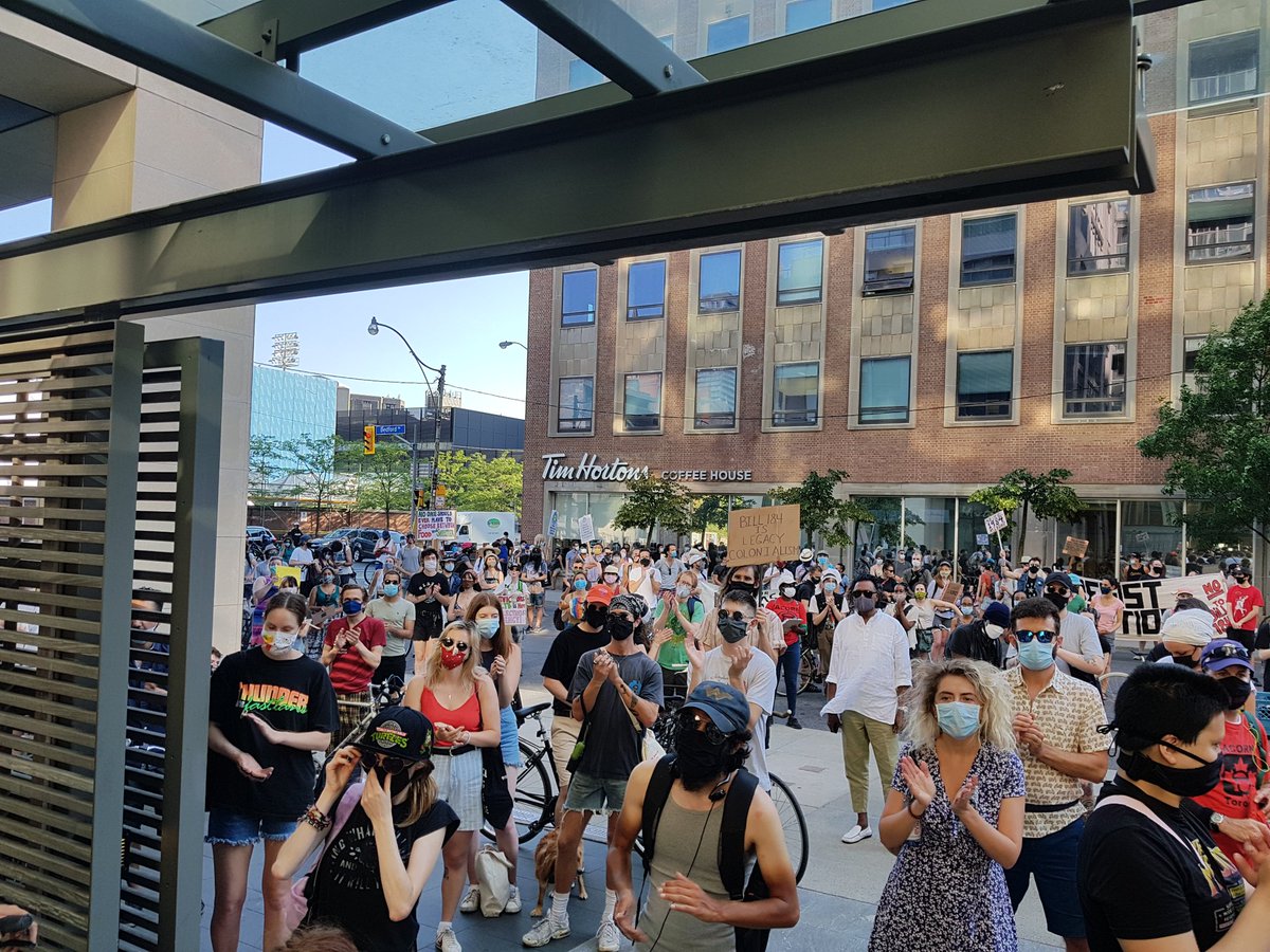 "We need to be organized. We need to be political. Politics is not reserved for the clowns in this fucking condo."Chants of "hands off our homes." #topoli  #onpoli  #housing  #cdnpoli  #parkhp